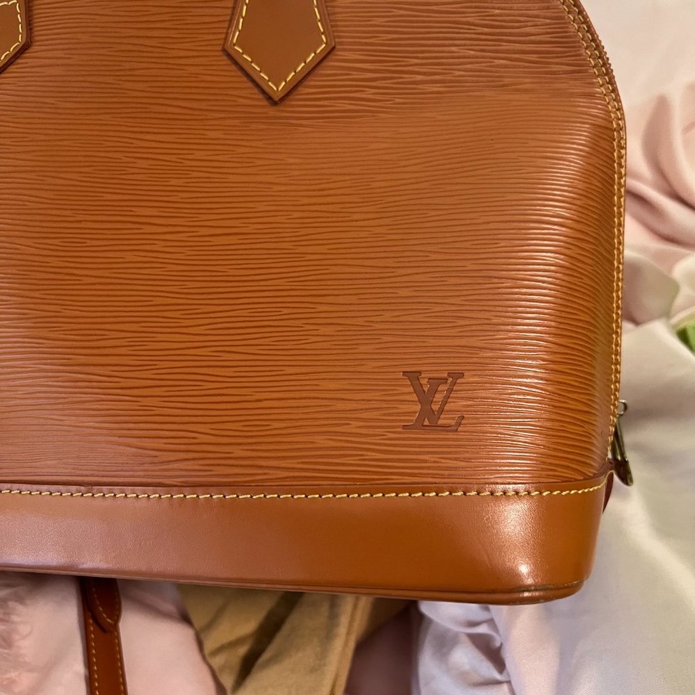 Louis Vuitton Epi Alma PM Cipango with Shoulder Strap and Dust Bag -Pristine - Picture 6 of 14